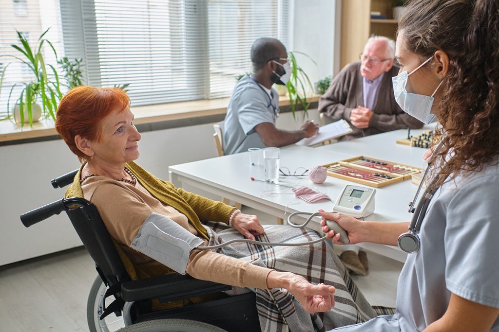 Atención Médica Especializada en Geriátricos